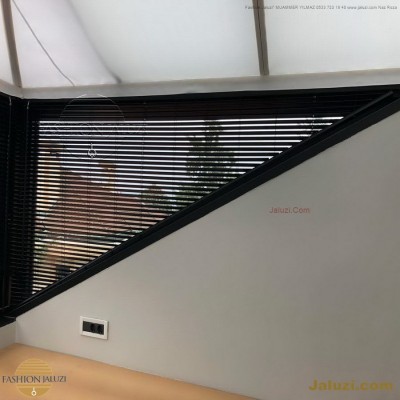 jaluzi perde eğimli meyilli üçgen yamuk şekilsiz alttan eğik formsuz üstten açılı açı shaped venetian blinds ahşap jaluzi perde (42)