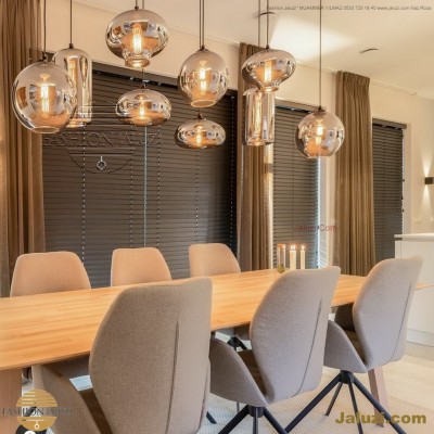 jaluzi ve fon perde kumaş perde ahşap jaluziler ve kanat fon drape eprdeler wood venetain blinds with drapery swag valance (2)