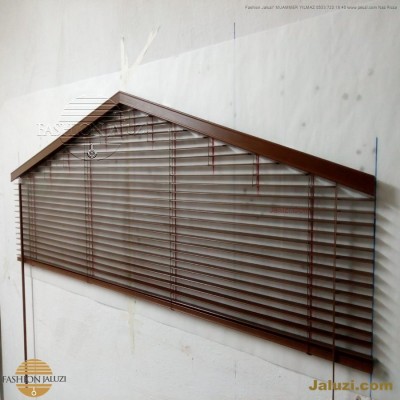 jaluzi perde eğimli meyilli üçgen yamuk şekilsiz alttan eğik formsuz üstten açılı açı shaped venetian blinds ahşap jaluzi perde (18)