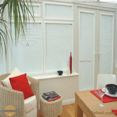 cam üstü jaluzi perde pencere pimapen üstünde üzerine sabitli ipli zıgıl zıgıllı zigil ipli zincirli düğmeli motorlu 25mm 50mm ahşap metal alüminyum jaluzi pvc pencere (49)