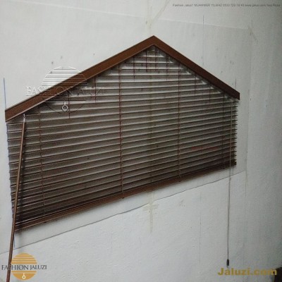 jaluzi perde eğimli meyilli üçgen yamuk şekilsiz alttan eğik formsuz üstten açılı açı shaped venetian blinds ahşap jaluzi perde (20)
