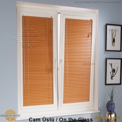 cam üstü jaluzi perde pencere pimapen üstünde üzerine sabitli ipli zıgıl zıgıllı zigil ipli zincirli düğmeli motorlu 25mm 50mm ahşap metal alüminyum jaluzi pvc pencere (16)