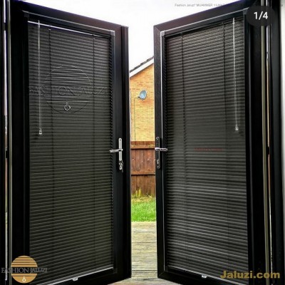 cam üstü jaluzi perde pencere pimapen üstünde üzerine sabitli ipli zıgıl zıgıllı zigil ipli zincirli düğmeli motorlu 25mm 50mm ahşap metal alüminyum jaluzi pvc pencere (19)