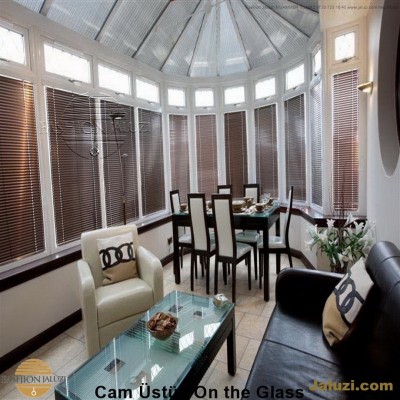 cam üstü jaluzi perde pencere pimapen üstünde üzerine sabitli ipli zıgıl zıgıllı zigil ipli zincirli düğmeli motorlu 25mm 50mm ahşap metal alüminyum jaluzi pvc pencere (33)