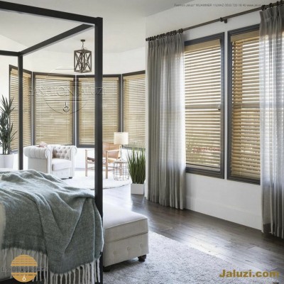 jaluzi ve fon perde kumaş perde ahşap jaluziler ve kanat fon drape eprdeler wood venetain blinds with drapery swag valance (7)