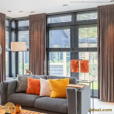 jaluzi ve fon perde kumaş perde ahşap jaluziler ve kanat fon drape eprdeler wood venetain blinds with drapery swag valance (19)