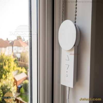 cam üstü jaluzi perde pencere pimapen üstünde üzerine sabitli ipli zıgıl zıgıllı zigil ipli zincirli düğmeli motorlu 25mm 50mm ahşap metal alüminyum jaluzi pvc pencere (64)