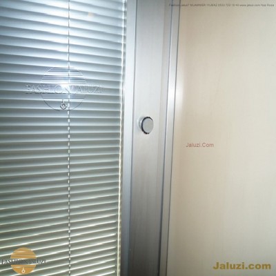 butonlu jaluzi perde buton düğmeli iki cam arası ısıcam ofis bölme perdesi ahşap 25mm 35mm 50 mm bölme motor motorlu ipli zincirli metal alüminyum jaluzi button system cam içi (1)